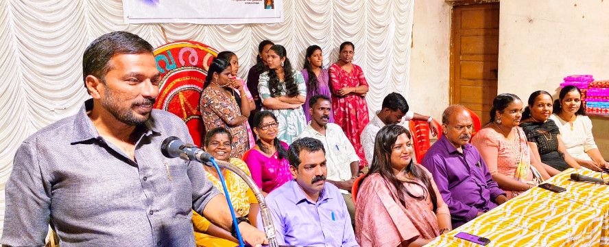 വനസ്വർഗം യുവരശ-്‌മി വായനശാല ഒരുക്കിയ മഞ്ചാടിക്കൂട്ടം വേനലവധിക്കാല ക്യാമ്പിന്റെ സമാപന സമ്മേളനം  ജില്ലാ പഞ്ചായത്ത് സ-്‌ഥിരംസമിതി അധ്യക്ഷൻ എസ് രാധാകൃഷ-്‌ണൻ ഉദ്ഘാടനംചെയ്യുന്നു