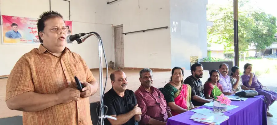 ജില്ലാ  പഞ്ചായത്തും ആർഎപി ആർട്ട് അക്കാദമിയും ചേർന്ന്  സംഘടിപ്പിച്ച സ്‌റ്റുഡന്റ് ആർട്ട് ക്യാമ്പ് സമാപനം  നടൻ അനൂപ് ചന്ദ്രൻ ഉദ്ഘാടനംചെയ്യുന്നു