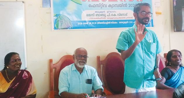 നെടുമുടിയിൽ ബാലസഭ ഫെസ്‌റ്റിവൽ പഞ്ചായത്ത്‌ പ്രസിഡന്റ്‌  പി കെ വിനോദ് ഉദ്ഘാടനംചെയ്യുന്നു