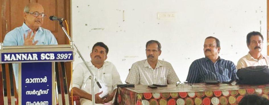 സഹകരണ സ്ഥാപനങ്ങളിലെ ഭരണസമിതികൾക്ക്‌ സംഘടിപ്പിച്ച പരിശീലനം മാന്നാർ സഹകരണബാങ്ക് പ്രസിഡന്റ്‌  എം എൻ രവീന്ദ്രൻപിള്ള ഉദ്ഘാടനംചെയ്യുന്നു