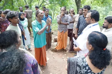 ചാലിയാർ പഞ്ചായത്തിലെ വെറ്റിലക്കൊല്ലി ആദിവാസി ഉന്നതി സംസ്ഥാന ഭക്ഷ്യ കമീഷൻ അംഗം വി രമേശൻ  സന്ദർശിക്കുന്നു