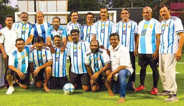 അർജന്റീനയുടെ വിജയമാഘോഷിക്കാൻ 25 വർഷത്തിനുശേഷം കളിക്കളത്തിലിറങ്ങിയ കെആർസി ഫുട്‌ബോൾ ടീം