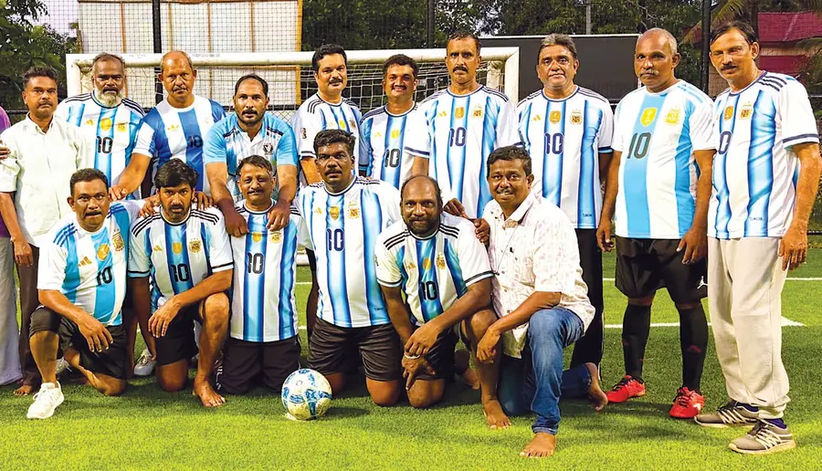 അർജന്റീനയുടെ വിജയമാഘോഷിക്കാൻ 25 വർഷത്തിനുശേഷം കളിക്കളത്തിലിറങ്ങിയ കെആർസി ഫുട്‌ബോൾ ടീം