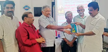 വിക്രമൻ പുറക്കാട് രചിച്ച ഋഷി നോവൽ അലിയാർ എം മാക്കിയിൽ  പ്രകാശിപ്പിക്കുന്നു