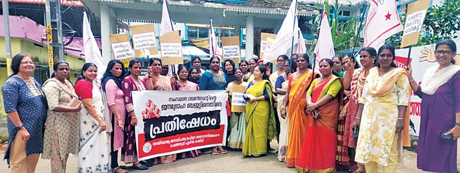 സംസ്ഥാന സർക്കാരിന്റെ ജനദ്രോഹ ബജറ്റിനെതിരെ ജനാധിപത്യ മഹിളാ അസോസിയേഷൻ ചെങ്ങന്നൂർ ഏരിയ കമ്മിറ്റി
സംഘടിപ്പിച്ച യോഗം സെക്രട്ടറി ഹേമലത മോഹൻ ഉദ്ഘാടനംചെയ്യുന്നു