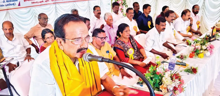 വലിയ കലവൂർ കിഴക്കുംഭാഗം 5749ാം നമ്പർ വിദ്യാധിരാജാ നഗർ  എൻഎസ്എസ് കരയോഗ മന്ദിരം  പ്രസിഡന്റ് എം ശശികുമാർ  ഉദ്ഘാടനം ചെയ്യുന്നു 