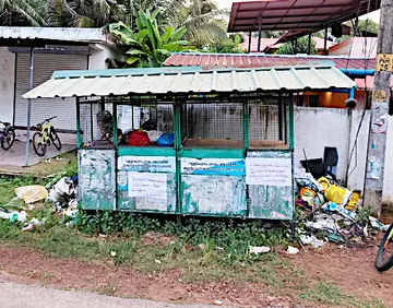 വള്ളികുന്നം പഞ്ചായത്ത് നാലാം വാർഡ് കൊല്ലന്റയ്യത്ത് ജങ്‌ഷനിൽ  സ്ഥാപിച്ചിരിക്കുന്ന മാലിന്യ ശേഖരണ യൂണിറ്റ്