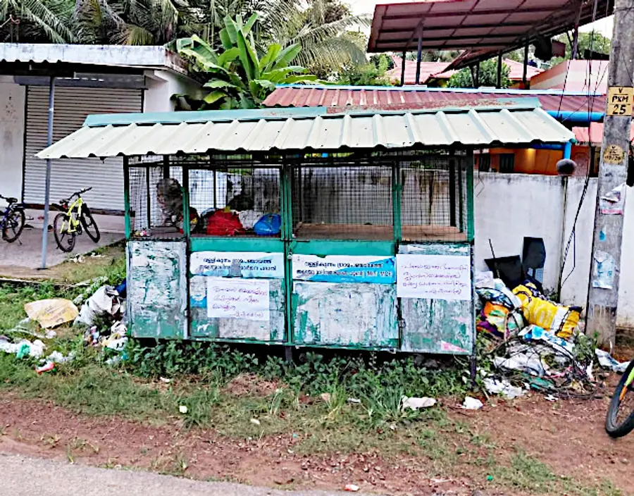 വള്ളികുന്നം പഞ്ചായത്ത് നാലാം വാർഡ് കൊല്ലന്റയ്യത്ത് ജങ്‌ഷനിൽ  സ്ഥാപിച്ചിരിക്കുന്ന മാലിന്യ ശേഖരണ യൂണിറ്റ്