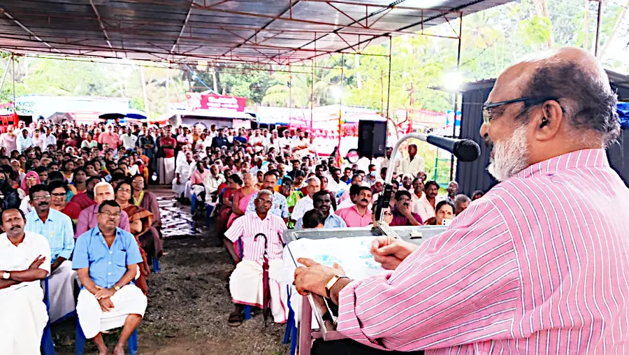 എം എ അലിയാർ അനുസ്മരണം സിപിഐ എം കേന്ദ്ര കമ്മിറ്റി അംഗം ഡോ. ടി എം തോമസ് ഐസക് ഉദ്ഘാടനംചെയ്യുന്നു.