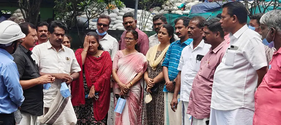 മലമ്പുഴ ഇമേജ് പ്ലാന്റ് സിപിഐ എം നേതാക്കളും ജനപ്രതിനിധികളും സന്ദർശിക്കുന്നു