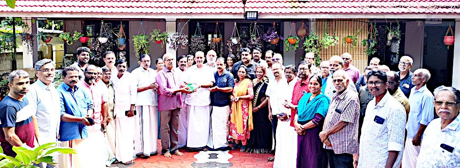 കർഷകസംഘം സംസ്ഥാന സമ്മേളനത്തിന്റെ ഭാഗമായി മാവേലിക്കര ഏരിയയിൽ ഹുണ്ടികകൾ സ്ഥാപിക്കൽ  ജില്ലാ പ്രസിഡന്റ്‌ ജി ഹരിശങ്കർ ഉദ്ഘാടനംചെയ്യുന്നു