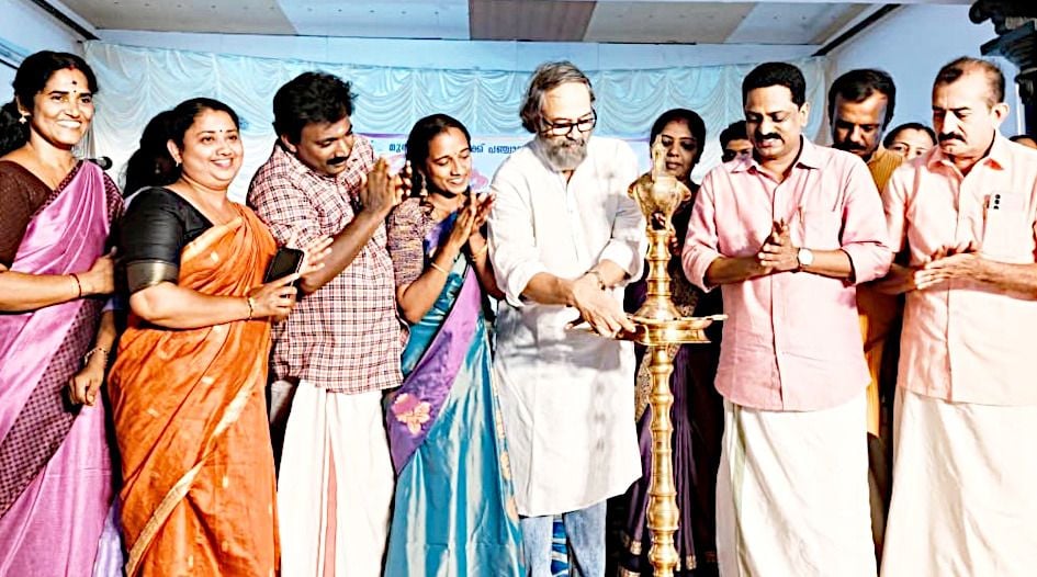 മുതുകുളം ബ്ലോക്ക് പഞ്ചായത്തിന്റെ  "മികവ് വിജ്ഞാനോത്സവം 2026' ചലച്ചിത്രകാരൻ മധുപാൽ ഉദ്ഘാടനംചെയ്യുന്നു 