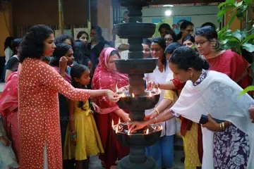 ക്ലാപ്പന ഇ എം എസ്  സാംസ്കാരികവേദി ഗ്രന്ഥശാലയിൽ  വനിതകൾ  വിളക്കുതെളിച്ച് കൂട്ടായ്മയ്ക്ക് തുടക്കം കുറിക്കുന്നു