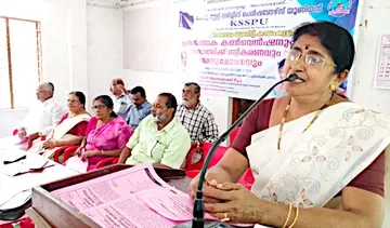 കെഎസ്എസ്-പിയു കായംകുളം ചിറക്കടവം യൂണിറ്റ് കൺവൻഷൻ ജില്ലാ  പഞ്ചായത്ത് സ്ഥിരംസമിതി അധ്യക്ഷ ഡി അംബുജാക്ഷി ഉദ്ഘാടനംചെയ്യുന്നു