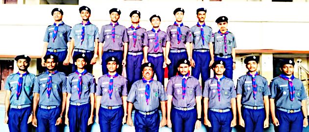 സിഎം ഷീൽഡ് പുരസ്കാരം നേടിയ കറ്റാനം പോപ്പ് പയസ് എച്ച്എസ്എസിലെ സ്കൗട്സ് യൂണിറ്റ് അംഗങ്ങൾ മാസ്റ്റർ സി ടി വർഗീസിനൊപ്പം