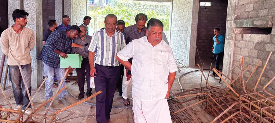 നവീകരിക്കുന്ന ചെങ്ങന്നൂര് ശാസ്താംപുറം മാര്ക്കറ്റ് സജി ചെറിയാൻ എംഎൽഎ സന്ദർശിക്കുന്നു
