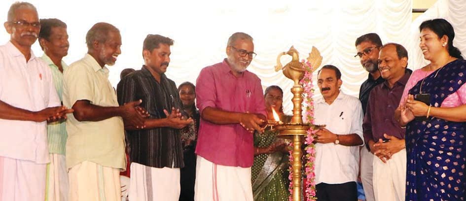 മുഹമ്മ എബിവി എച്ച്എസ്എസിൽ വിവിധ മേഖലകളിൽ മികവ് തെളിയിച്ച വിദ്യാർഥികളെ അനുമോദിക്കൽ  പി പ്രസാദ് എംഎൽഎ ഉദ്ഘാടനംചെയ്യുന്നു