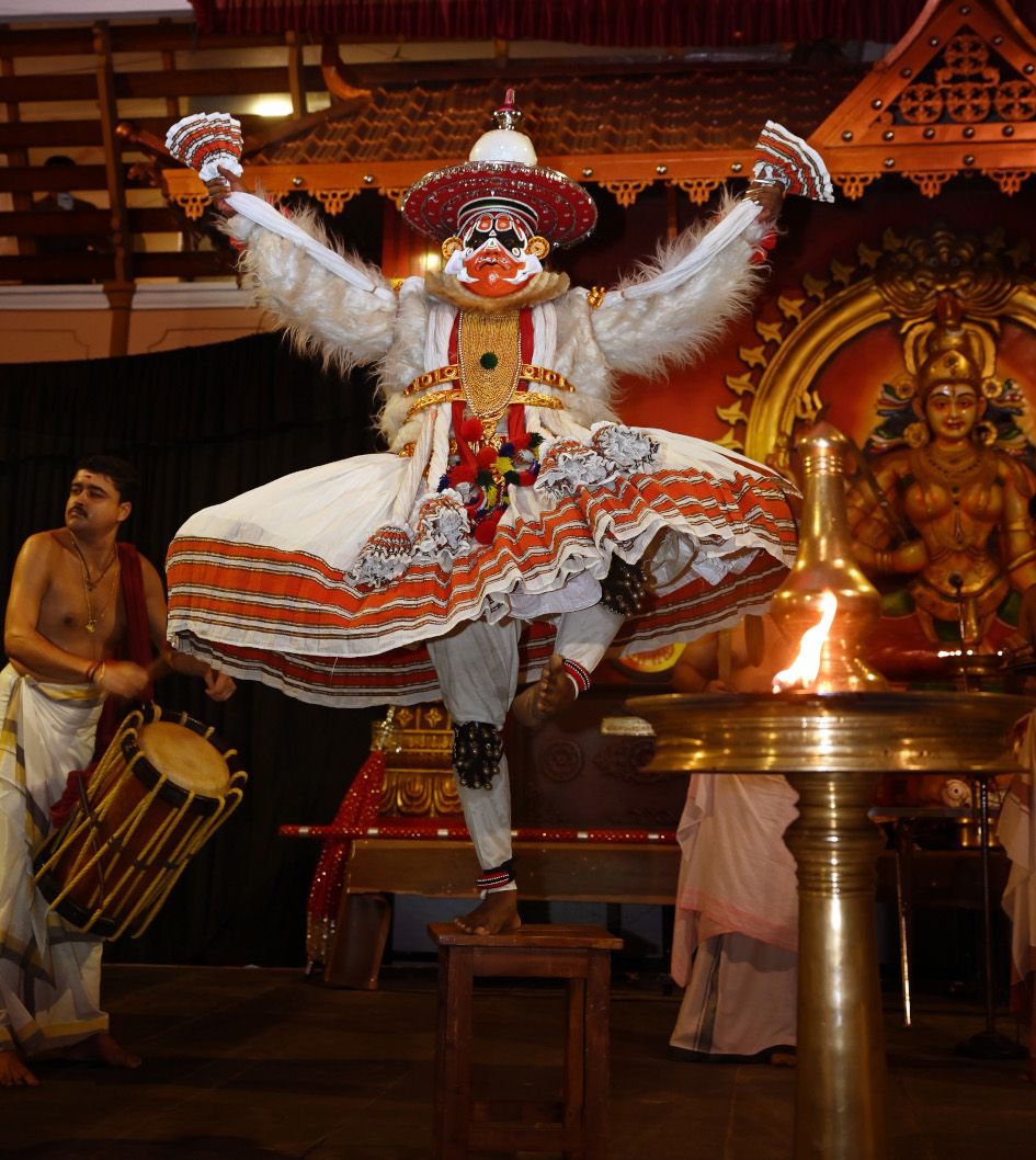 തൃശൂർ കഥകളി ക്ലബ്ബിന്റെ പ്രതിമാസ പരിപാടിയുടെ ഭാഗമായി  പാറമേക്കാവ് ക്ഷേത്രത്തിൽ തോരണയുദ്ധം കഥകളി അവതരിപ്പിക്കുന്നു 