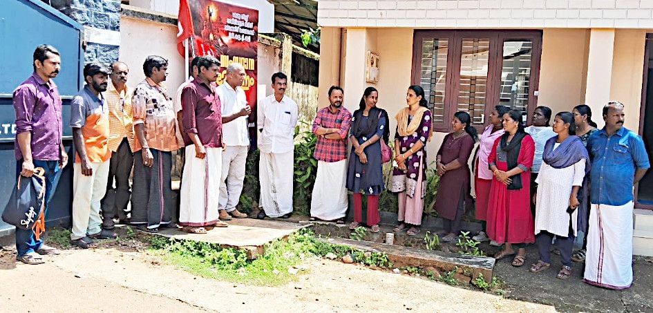 കോട്ട പ്രഭുറാം മില്ലിൽ സംഘടിപ്പിച്ച കൺവൻഷൻ സിഐടിയു ഏരിയ സെക്രട്ടറി എം കെ മനോജ് ഉദ്ഘാടനംചെയ്യുന്നു