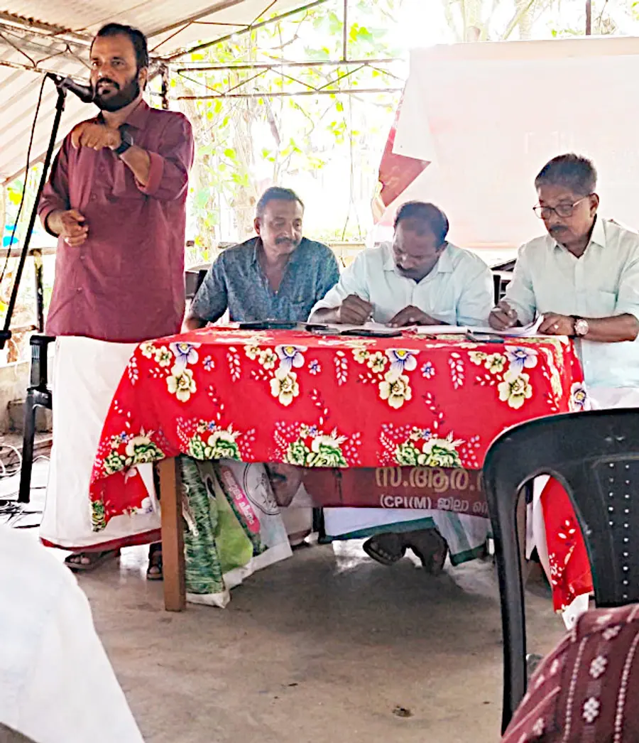 കർഷകസംഘം കുട്ടനാട് ഏരിയ സംഘാടകസമിതി രൂപീകരണയോഗം
ജില്ലാ സെക്രട്ടറി സി ശ്രീകുമാർ ഉണ്ണിത്താൻ ഉദ്ഘാടനംചെയ്യുന്നു