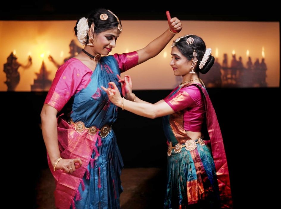 ബിയോണ്ട് ദി ബോ അവതരണത്തിൽ നിന്ന്