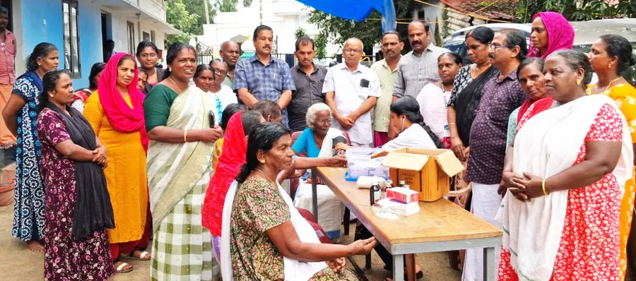 ഇരമത്തൂർ മുസ്ലിം പള്ളി ദാറുൽ ഉലും മദ്റസ ഹാളിൽ കരുണയുടെ മെഡിക്കൽ ക്യാമ്പ് പഞ്ചായത്ത് വൈസ് പ്രസിഡന്റ് പി എ ലത ഉദ്ഘാടനംചെയ്യുന്നു