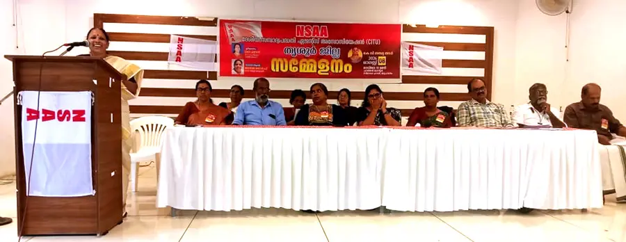 ദേശീയ സമ്പാദ്യപദ്ധതി ഏജന്റ്സ് അസോസിയേഷൻ ജില്ലാ സമ്മേളനം സംസ്ഥാന കമ്മിറ്റി അംഗം ലത ചന്ദ്രൻ ഉദ്ഘാടനം ചെയ്യുന്നു