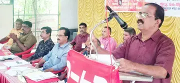 ആലപ്പി ഡിസ്ട്രിക്‌ട്‌ കൺസ്ട്രക്ഷൻ വർക്കേഴ്സ് യൂണിയൻ മാരാരിക്കുളം ഏരിയ സമ്മേളനം  സിഐടിയു  ജില്ലാ വൈസ്‌പ്രസിഡന്റ്‌ കെ ആർ ഭഗീരഥൻ ഉദ്ഘാടനംചെയ്യുന്നു