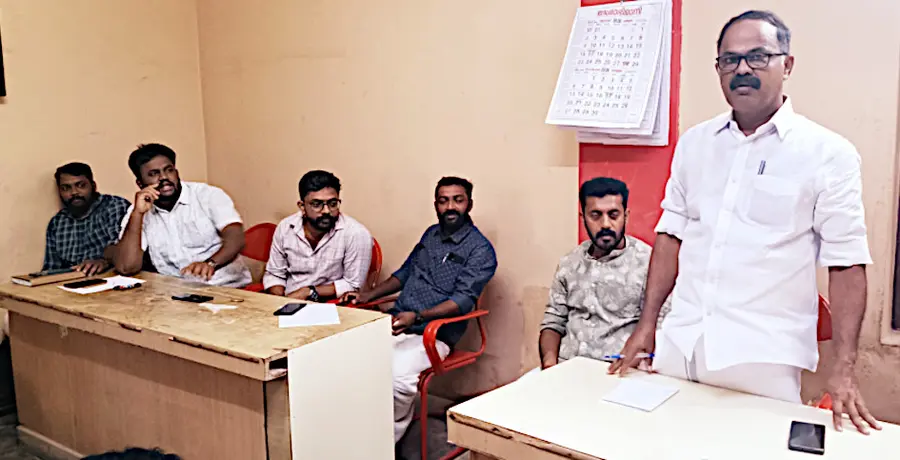 ഡിവൈഎഫ്ഐ സംസ്ഥാന സമ്മേളനത്തിന്റെ പൊതുസമ്മേളന നഗരിയിലേക്കുള്ള കൊടിമരം വഹിച്ചുള്ള ജാഥയുടെ സ്വീകരണത്തിനുള്ള സ്വാഗതസംഘം രൂപീകരണയോഗം സിപിഐ എം ചെങ്ങന്നൂർ ഏരിയ സെക്രട്ടറി എം ശശികുമാർ ഉദ്ഘാടനംചെയ്യുന്നു