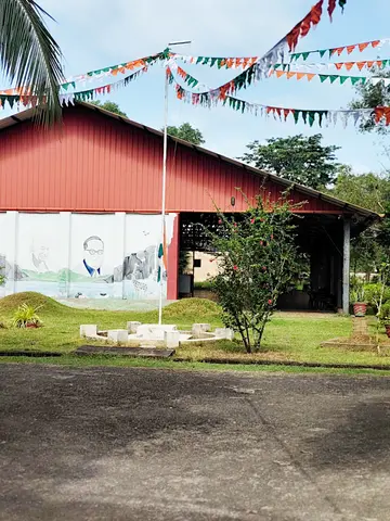 ഞായർ രാവിലെ പുന്നപ്ര അംബേദ്കർ മോഡൽ റെസിഡൻഷ്യൽ സ്‌കൂളിൽ പതാക താഴ്ഞ്ഞിക്കെട്ടിയ നിലയിൽ