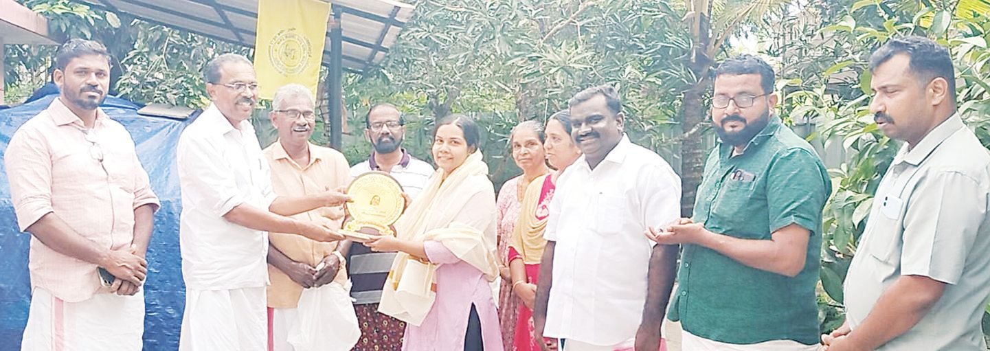 അനുമോദിച്ചു