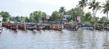 കരുമാടി ജലോത്സവത്തിൽ ചുണ്ടൻവള്ളങ്ങളുടെ മത്സരം