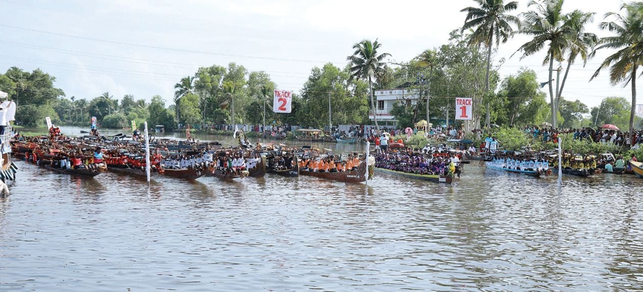 കരുമാടി ജലോത്സവത്തിൽ ചുണ്ടൻവള്ളങ്ങളുടെ മത്സരം