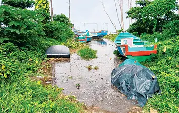 പുന്ന പ്ര സമരഭൂമി തീരത്ത് കടൽജലം കയറിയപ്പോൾ