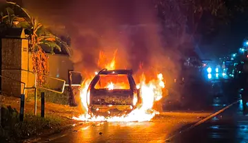 തട്ടാരമ്പലം മാന്നാർ സംസ്ഥാന പാതയിൽ തീപിടിച്ച കാർ