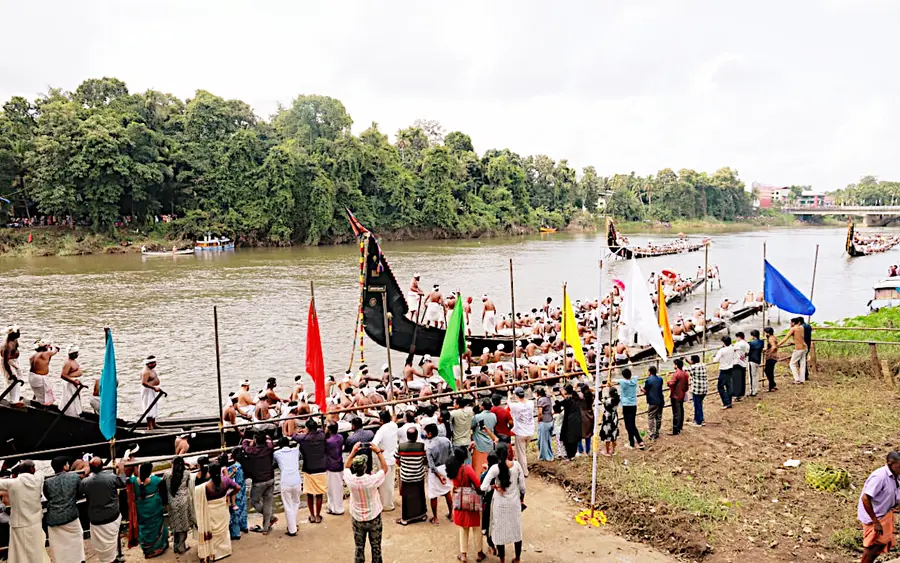  ഗുരു ചെങ്ങന്നൂർ ട്രോഫി ചെങ്ങന്നൂർ ചതയം ജലോത്സവത്തിൽ പങ്കെടുത്ത പള്ളിയോടങ്ങൾ ജലഘോഷയാത്രയിൽ