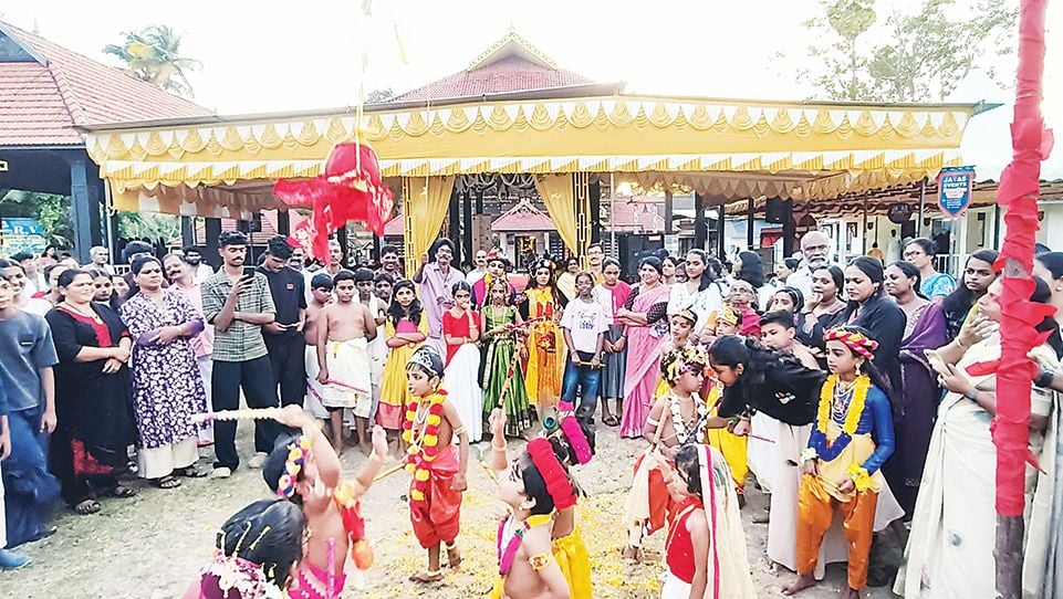 പുതിയവിള ശ്രീ വടക്കൻ കോയിക്കൽ ദേവീക്ഷേത്രത്തിൽ അഷ്‌ടമിരോഹിണി ഉത്സവത്തോടനുബന്ധിച്ച് നടന്ന ഉറിയടി