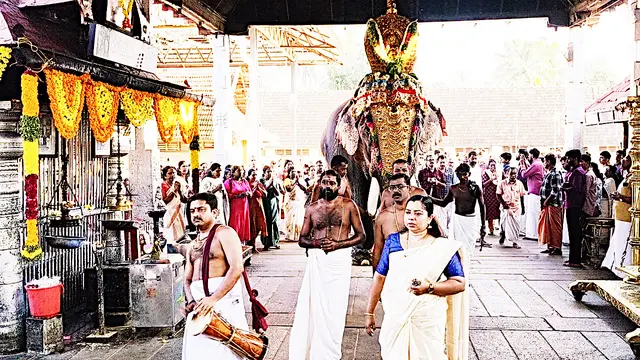 അഷ്ടമിരോഹിണി ദിനത്തിൽ അമ്പലപ്പുഴ ശ്രീകൃഷ്ണസ്വാമി ക്ഷേത്രത്തിൽ നടന്ന ശ്രീബലി