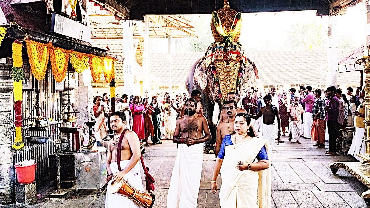 അഷ്‌ടമിരോഹിണി ദിനത്തിൽ അമ്പലപ്പുഴ ശ്രീകൃഷ്‌ണസ്വാമി ക്ഷേത്രത്തിൽ നടന്ന ശ്രീബലി