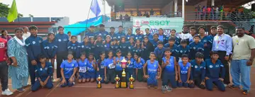 സഹോദയ അത്‌ലറ്റിക് മീറ്റിൽ ഓവറോൾ കിരീടം നേടിയ എരവിമംഗലം ബിവിബി വിദ്യാമന്ദിർ ടീം 