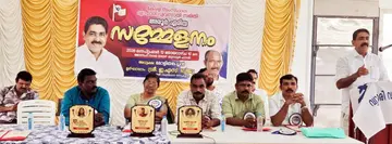 വ്യാപാരി വ്യവസായ സമിതി അരൂർ ഏരിയാ സമ്മേളനം സംസ്ഥാന സെക്രട്ടറി ഇ എസ് ബിജു ഉദ്ഘാടനംചെയ്യുന്നു