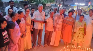 ഗ്രന്ഥശാലാ സംഘം രൂപംകൊണ്ടതിന്റെ സ്‌മരണ പുതുക്കി പി കെ മെമ്മോറിയൽ ഗ്രന്ഥശാലയിൽ ദീപം പ്രകാശിച്ചപ്പോൾ