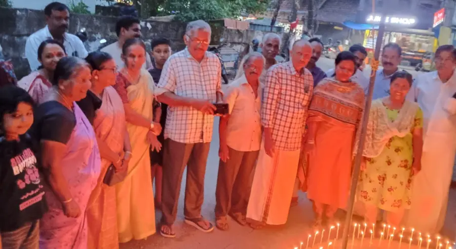 ഗ്രന്ഥശാലാ സംഘം രൂപംകൊണ്ടതിന്റെ സ്മരണ പുതുക്കി പി കെ മെമ്മോറിയൽ ഗ്രന്ഥശാലയിൽ ദീപം പ്രകാശിച്ചപ്പോൾ