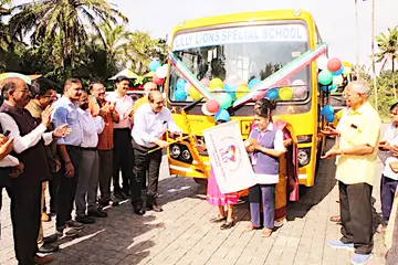 പുലിയൂർ ലില്ലി ലയൺസ് സ്പെഷ്യൽ സ്കൂൾ ആൻഡ് വൊക്കേഷണൽ
ട്രെയിനിങ് സെന്ററിന് കെഎസ്ഐഡിസി അനുവദിച്ച സ്കൂൾ ബസ്
അഡീഷണൽ ചീഫ് സെക്രട്ടറി എപിഎം മുഹമ്മദ് ഹനീഷ് ഫ്ലാഗ് ഓഫ് ചെയ്യുന്നു