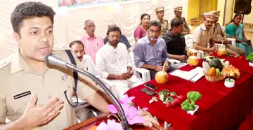 ശാരീരിക വൈകല്യത്തെ തുടർന്ന് പഠനം മുടങ്ങിയ വിദ്യാർഥിക്ക് എബി വിലാസം സ്കൂളിലെ എസ്പിസി നൽകുന്ന ഇലക്ട്രിക് വീൽ ചെയർ കൈമാറാൻ ചേർന്ന സമ്മേളനം ജില്ലാ പൊലീസ് മേധാവി ടി കെ വിഷ്ണു പ്രദീപ് ഉദ്ഘാടനം ചെയ്യുന്നു
