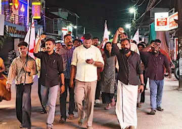 ഡിവൈഎഫ്ഐ അഖിലേന്ത്യാ പ്രസിഡന്റ് എ എ റഹീമിനെയുൾപ്പെടെ അറസ്റ്റ് ചെയ്തതിൽ പ്രതിഷേധിച്ച് മാരാരിക്കുളം ബ്ലോക്ക് കമ്മിറ്റി നടത്തിയ പ്രകടനം