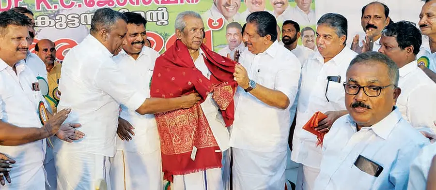 ഡോ. കെ സി ജോസഫിനെ കുട്ടനാട്ടിലെ സര്വ്വകക്ഷി യോഗത്തിന്റെ നേതൃത്വത്തില് ആദരിക്കുന്ന ചടങ്ങ്
മന്ത്രി മോന്സ് ജോസഫ് ഉദ്ഘാടനംചെയ്യുന്നു
