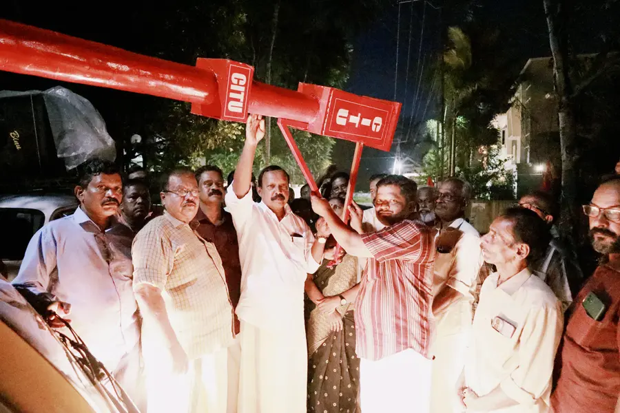 സിഐടിയു ജില്ലാ സമ്മേളന കൊടിമര ജാഥ കല്ലേലിഭാഗം ഇ ഭാസ്കരൻ രക്തസാക്ഷി മണ്ഡപത്തിൽ സംസ്ഥാന കമ്മിറ്റി അംഗം ടി മനോഹരൻ ഉദ്ഘാടനംചെയ്യുന്നു