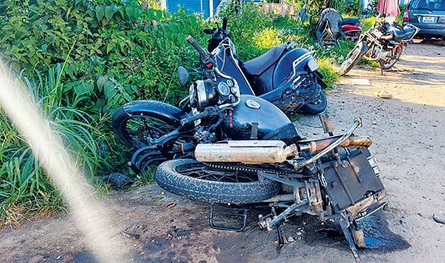 ദേശീയപാതയിൽ മെഡിക്കൽ കോളേജ് ആശുപത്രി ജങ്ഷന് സമീപമുണ്ടായ അപകടത്തിൽ  തകർന്ന ഇരുചക്ര വാഹനങ്ങൾ