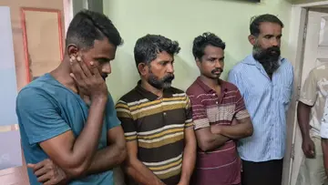 ജൂവലറി ഉടമെ ആക്രമിച്ച് കവർച്ച നടത്തിയ പ്രതികൾ. ഇടത്തേ അറ്റത്ത് സജീർ  (താടിക്ക് കൈ കൊടുത്ത് നിൽക്കുന്നത് )